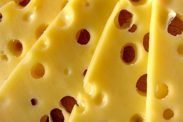 Можно ли и какой есть сыр при похудении?